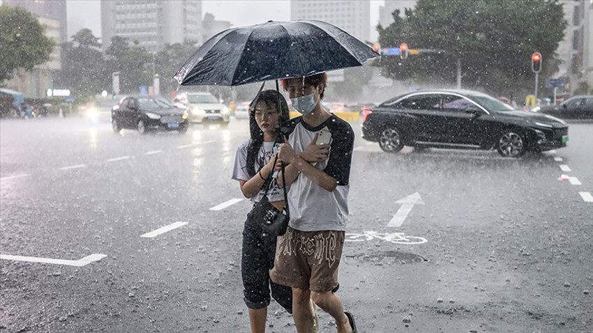 Çin 61 yılın en sıcak ve yağışlı yazı yaşanıyor