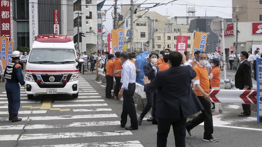 Abe Şinzo'yu öldürdüğü belirtilen saldırganın silah yapım videoları izlediği ortaya çıktı