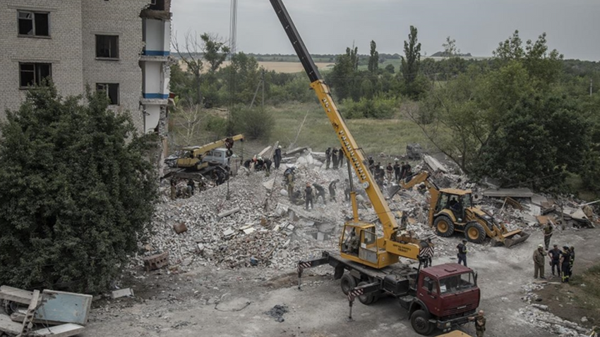 Donetsk'e bağlı Çasov Yar şehrinde arama-kurtarma çalışmaları sürüyor