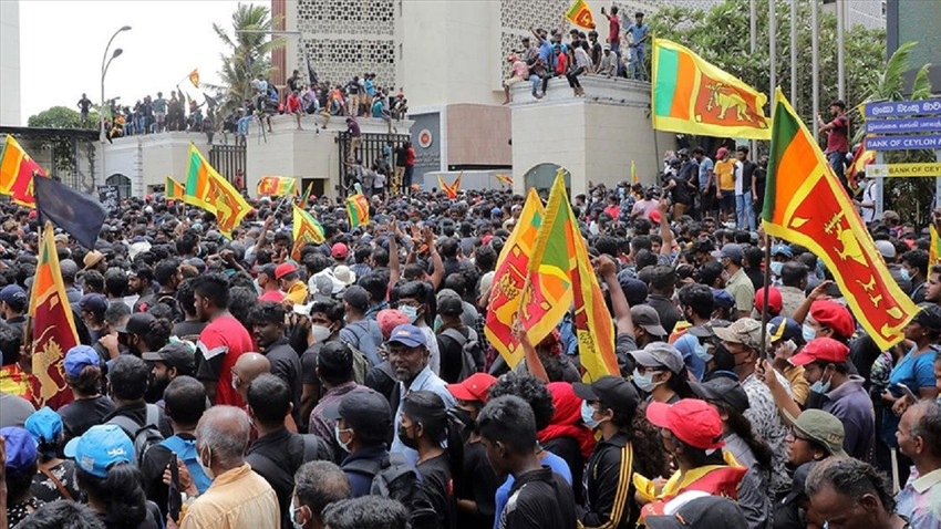 Sri Lanka'da protestocular Başbakanlık binasını bastı