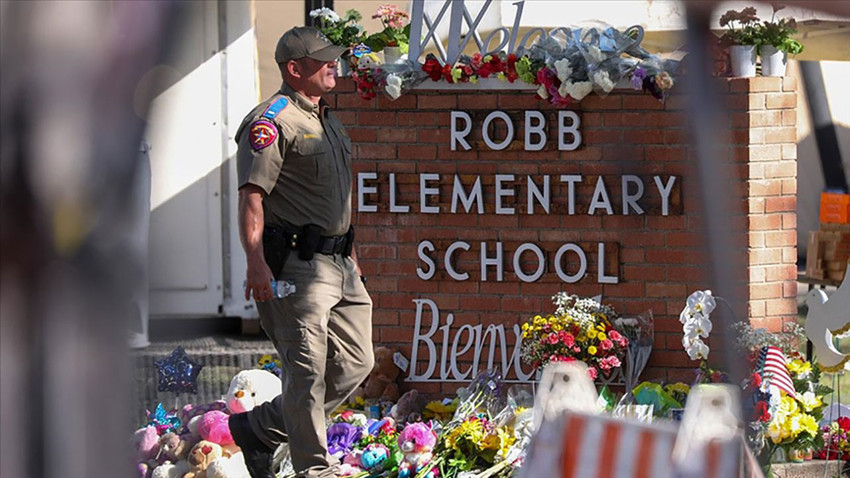 ABD'de saldırı sonucu 21 kişinin öldüğü Uvalde okul bölgesindeki polislerin görev yerleri değiştirildi