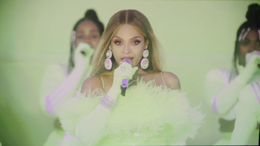 Beyonce sözlerinde engellilere hakaret ettiği öne sürülen şarkısını tekrar kaydedecek