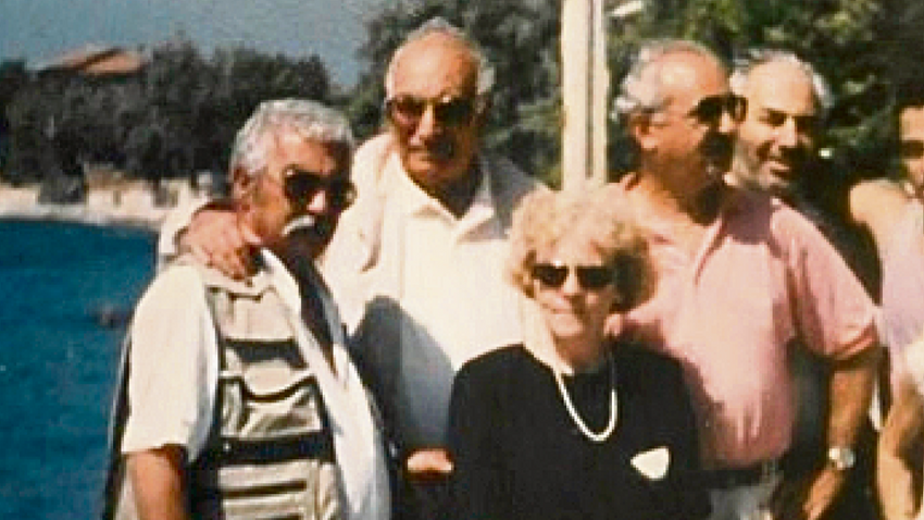 Soldan sağa: Osman Kır (Kara Osman), Yaşar Kemal, Ruth Kır, Celal Yeltekin ve Oğuz Lav (Fotoğraf: Nadir Kır arşivi)