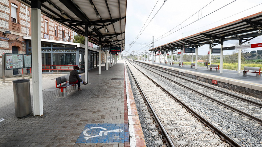 Fiber optik kablo hırsızlığı Madrid-Barselona tren ulaşımını 5 buçuk saat durdurdu