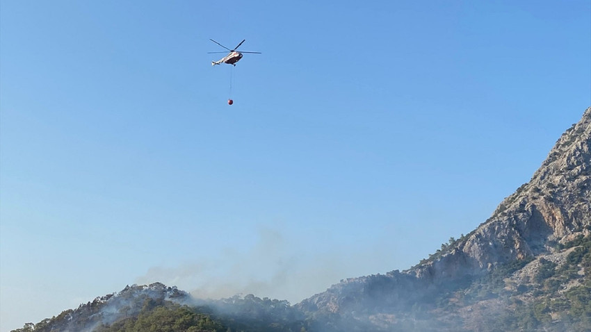 Antalya'da Adrasan Sahili'ne yakın bölgede orman yangını