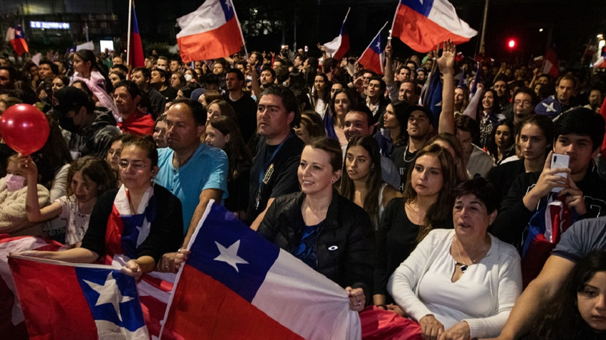 Şili halkının yüzde 69'u yeni anayasa için 'hayır' dedi