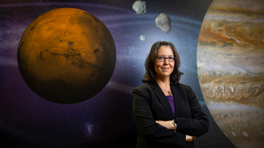 NASA'nın Mars örnek küratörü Andrea Harrington, Houston'daki Johnson Uzay Merkezi'nde, Ağustos. 25, 2022. (Annie Mulligan/The New York Times)