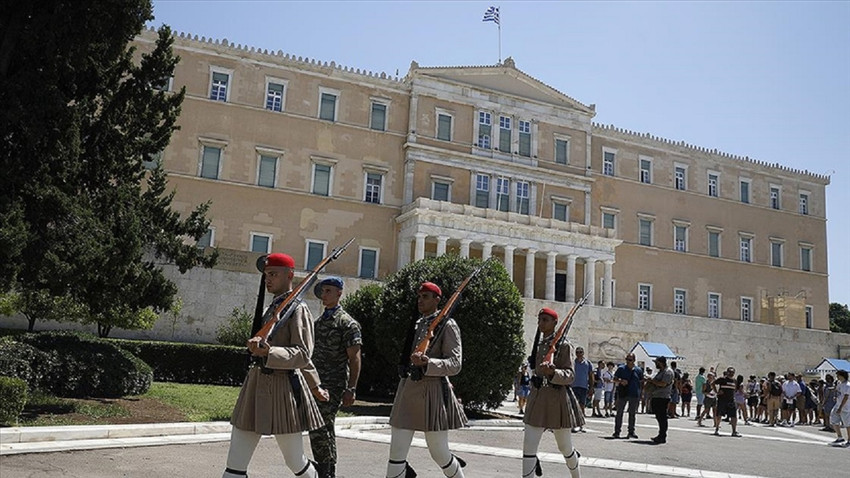 Yunanistan Parlamentosu ışıklandırmayı sınırlandırıyor