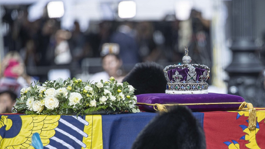 İngiltere Kraliçesi 2. Elizabeth'in naaşı halkın ziyaretine açıldı