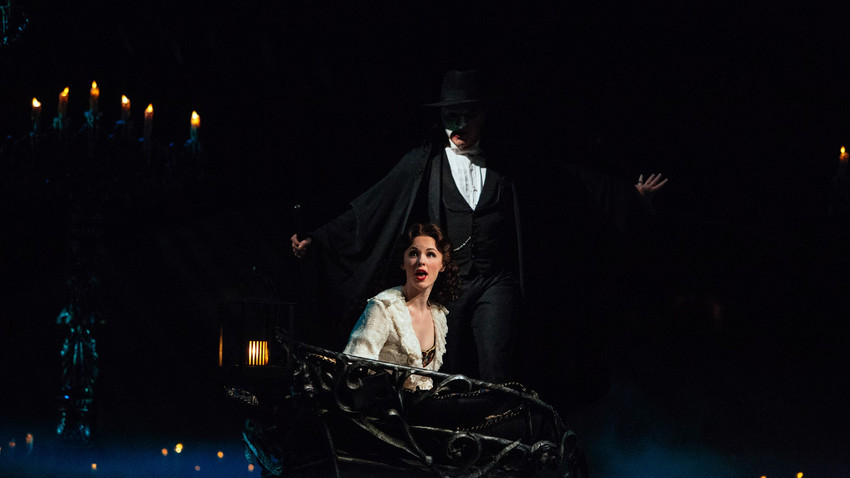2015 yılında İstanbul'da sahnelenen The Phantom Of The Opera'dan bir sahne