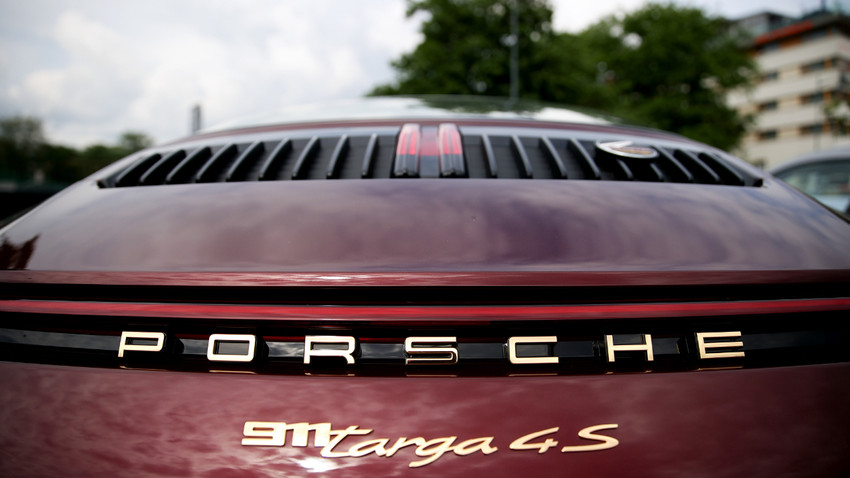 Porsche, Avrupa'nın en değerli otomobil üreticisi olarak Volkswagen'i geride bıraktı