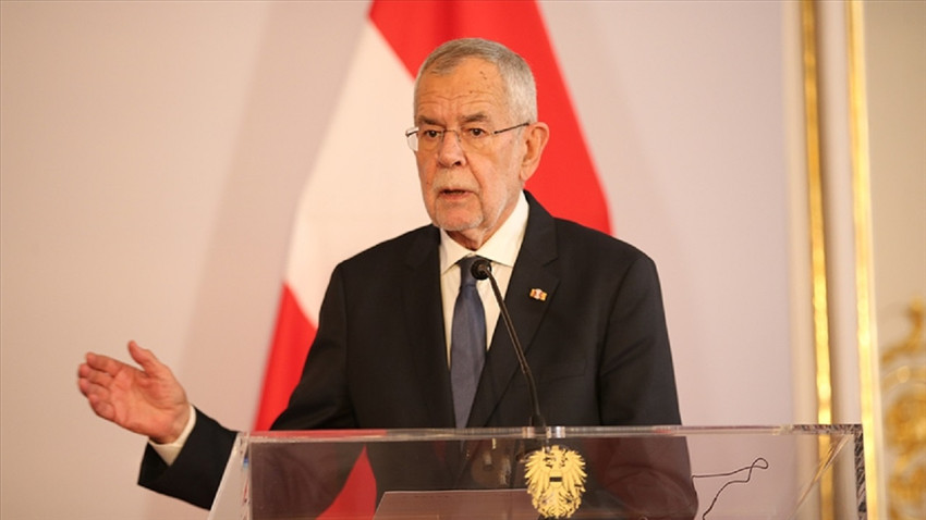 Avusturya'da  seçiminin favorisi mevcut Cumhurbaşkanı Van der Bellen