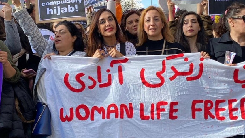 Belçika Dışişleri Bakanı Lahbib, saçlarını keserek İranlı kadınlara destek oldu