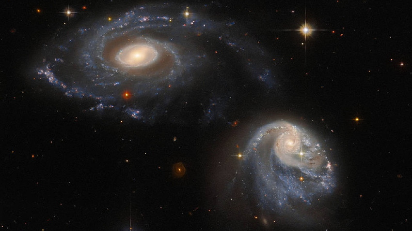 Hubble etkileşim halindeki iki galaksiyi görüntüledi