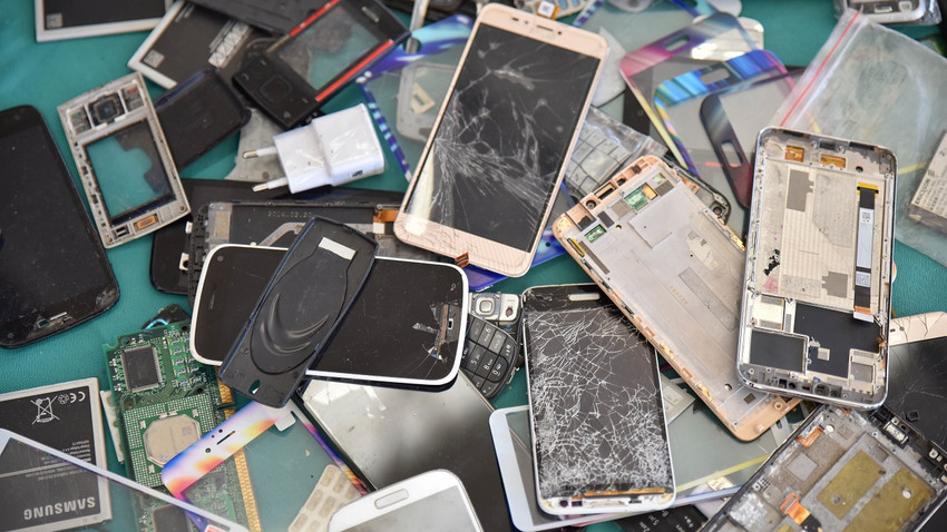 2022'de 5,3 milyar cep telefonu geri dönüştürülmeden çöpe atılabilir