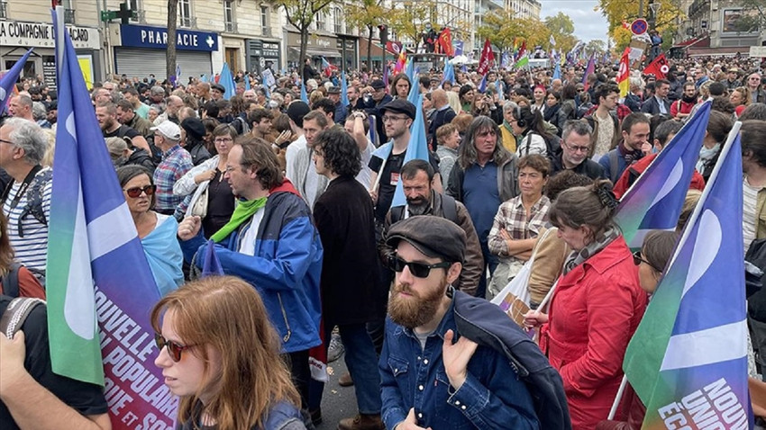 Fransa'da hayat pahalılığını protesto için binlerce kişi sokaklarda