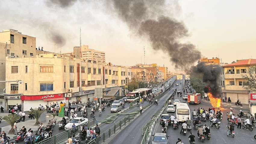 AFP’nin yayınladığı bu fotoğrafta İran’ın başkenti Tahran’daki protestolardan bir kesit görünüyor / AFP via Getty Images