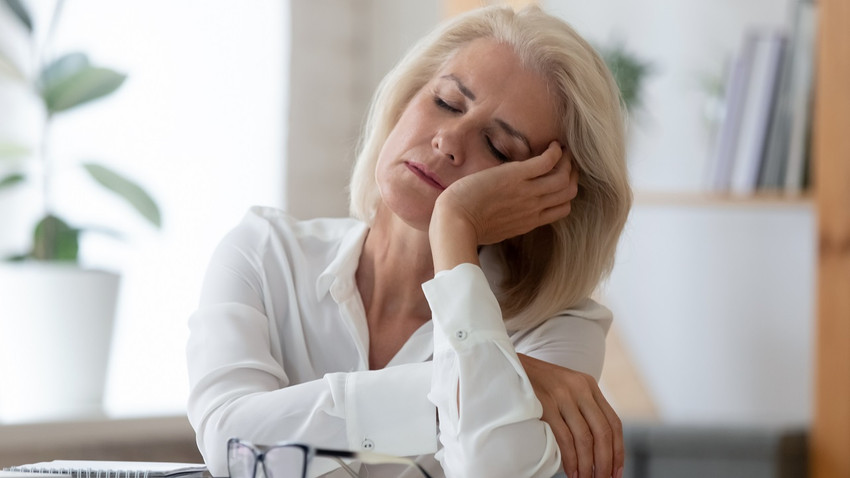 50 yaş üstünün 5 saatten az uyuması kronik hastalıkları yüzde 30 artırıyor