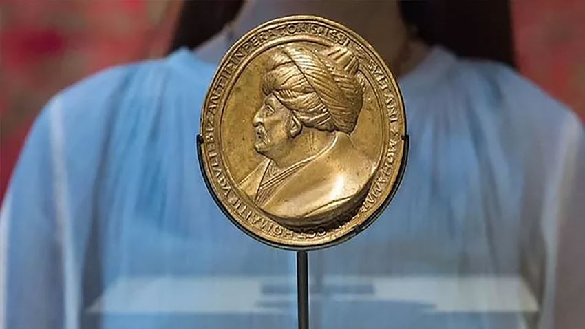 İBB, Fatih’in madalyonunu satın aldı: Bizans İmparatoru Muhammed