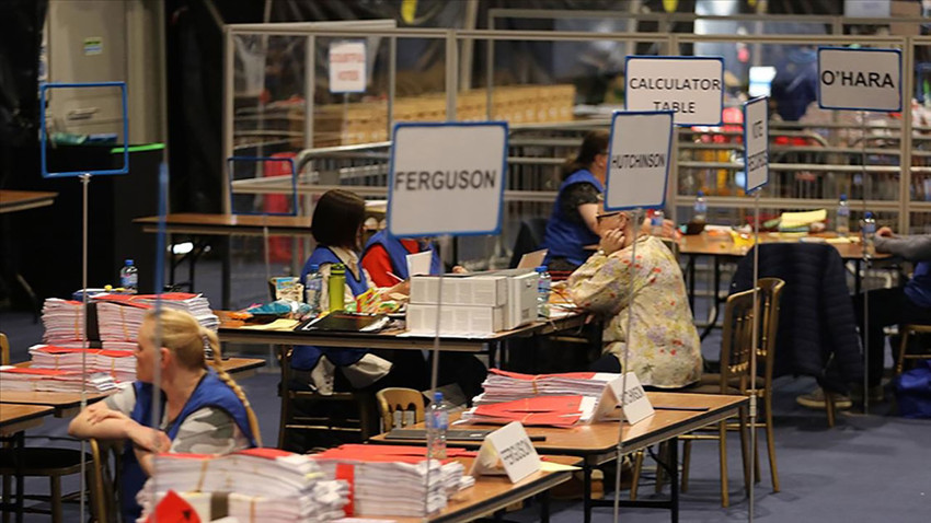 Kuzey İrlanda'da bölgesel parlamento seçimleri iptal