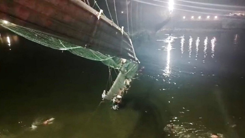 Hindistan'da asma köprü çöktü: En az 68 kişi öldü