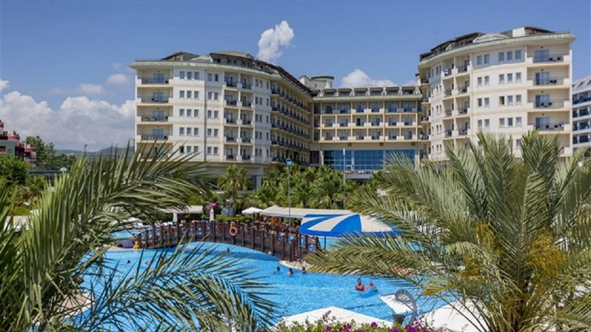Antalya’daki 5 yıldızlı otelden İngiliz turistlerin hastalık iddialarına cevap: Bedava tatil peşindeler