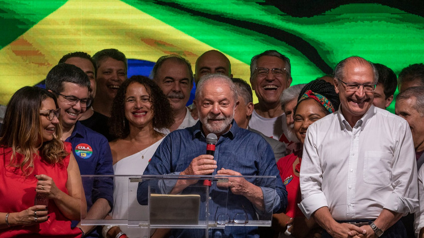 Luiz Inacio Lula da Silva, 30 Ekim 2022 Pazar günü São Paulo'da  Jair Bolsonaro'ya karşı ikinci tur seçimini kazandıktan sonra zafer konuşması yapıyor (Fotoğraf:Victor Moriyama/The New York Times)