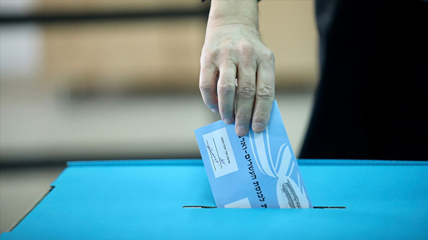 İsrail'de erken genel seçimler için oy verme işlemi başladı