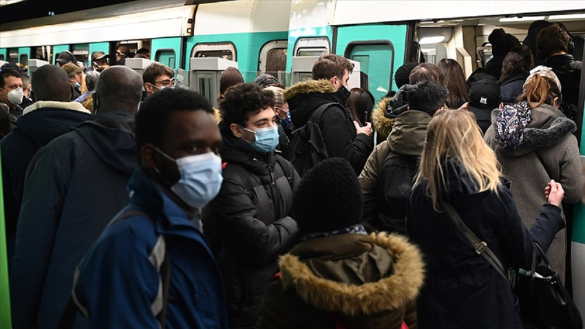 Paris'te grevler nedeniyle perşembe toplu taşımada kara gün olabilir