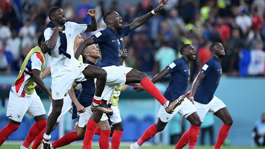 Fransa, Dünya Kupası'nda son 16 turuna yükselen ilk takım oldu