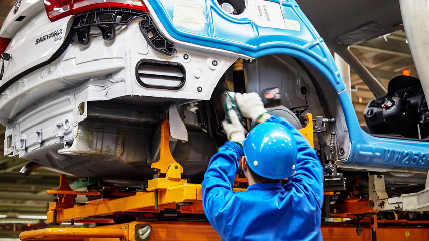Volkswagen Çin'deki üretim kaybını telafi için mesai saatlerini artırdı