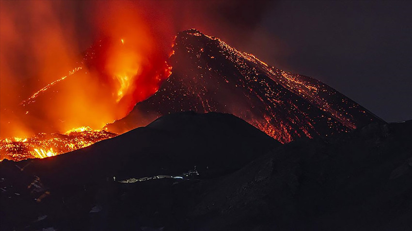 Mauna Loa&nbsp;yanardağı 38 yıl sonra harekete geçti