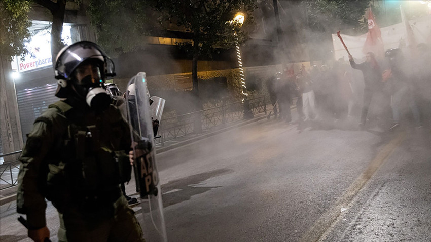 Yunanistan'da polisin ateşiyle ölen çocuk için düzenlenen eylemde olay çıktı