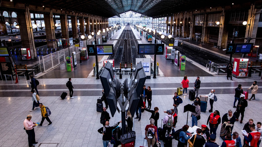 Fransa'da tren seferlerinin iptali nedeniyle yolculara bilet parasının 2 katı geri ödeme