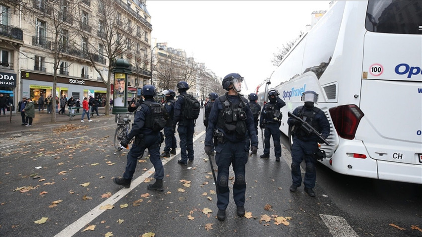 Paris saldırısının şüphelisi cinayet ve cinayete teşebbüsten tutuklu yargılanacak