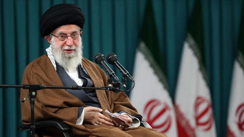 İran lideri Hamaney: Başörtüsü kuralına tam uymayanlar dinsizlik ve devrim karşıtlığıyla suçlanmamalı