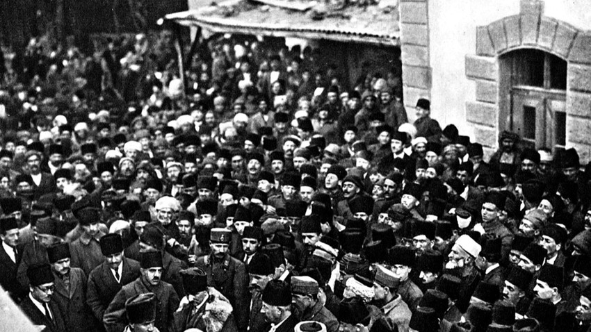 Mustafa Kemal Paşa yurt gezisinin ilk durağı olan Eskişehir’de büyük coşkuyla karşılandı.