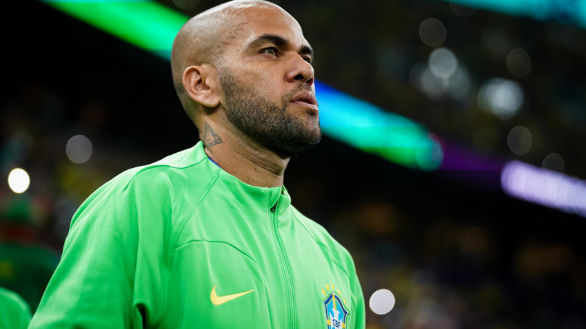 Cinsel saldırıyla suçlanan futbolcu Dani Alves tutuklandı