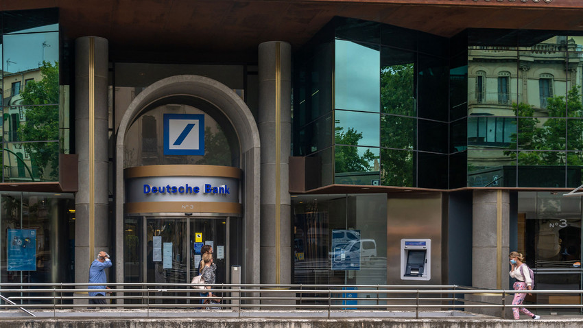 Deutsche Bank hisselerinin fiyatı düşüşünü sürdürüyor