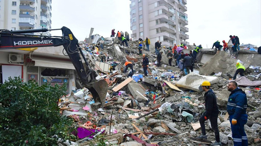 Adana'da depremlerde 58 kişi hayatını kaybetti