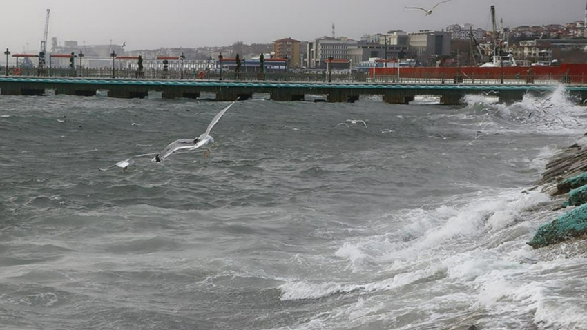 Hatay İskenderun'da depremin ardından deniz seviyesi yükseldi