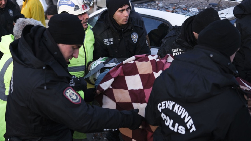 Kahramanmaraş'ta depremden 28 saat sonra enkazdan 1 kişi sağ çıkarıldı