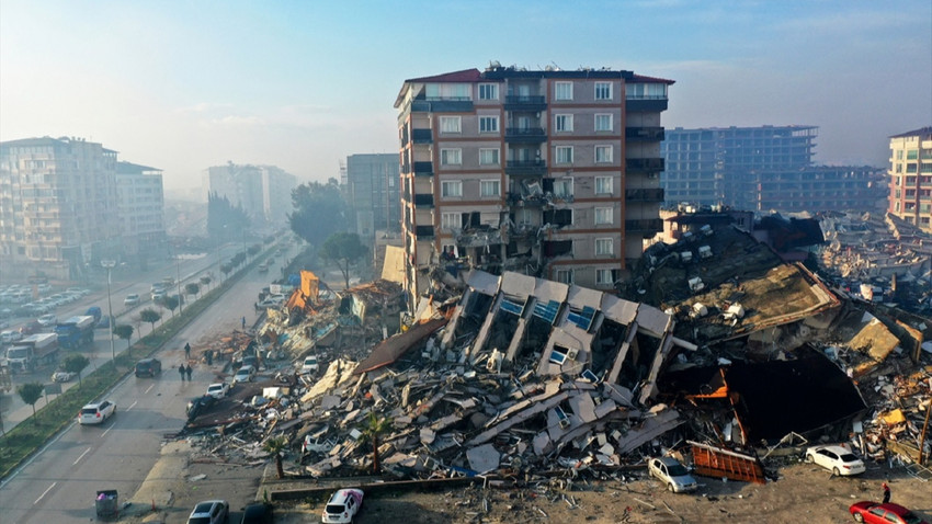 Prof. Dr. Erdem Canbay'dan az hasarlı ev uyarısı: Bir sonraki deprem için mezar yapmayın