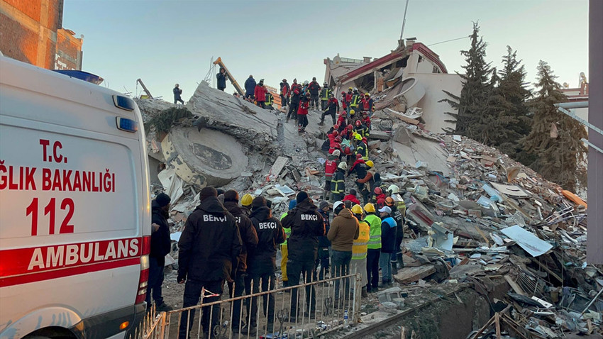 Gaziantep'te depremden 76 saat sonra 3 kişi kurtarıldı