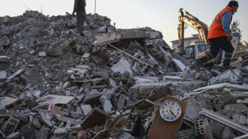 Adana'da 11 binanın depremlerde yıkılmasıyla ilgili 15 kişi gözaltına alındı