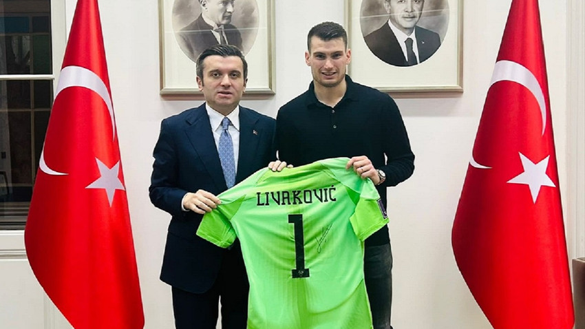 Livakovic forma ve eldivenini depremzedeler için bağışladı