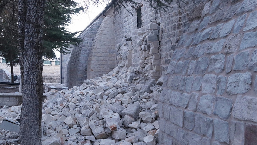 Malatya'da tarihi yapılar da depremden etkilendi