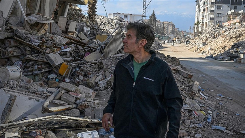 Dr. Mehmet Öz deprem bölgesinde: Bu kabusta bile her yerde umut görüyorum