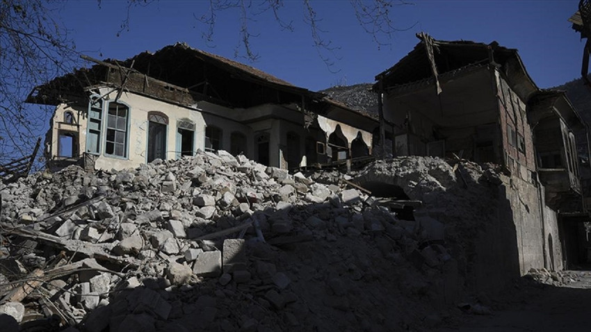 Hatay'da zamana direnen tarihi taş evler depreme dayanamadı