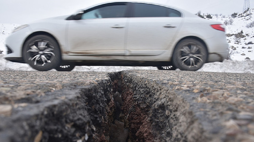 Adıyaman'da bazı yollarda yarıklar oluştu